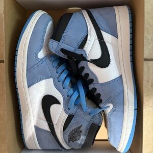 Jordan Men's Blue and White Sneakers